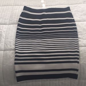 Pencil skirt that will work with anything! 👜🎒🧣